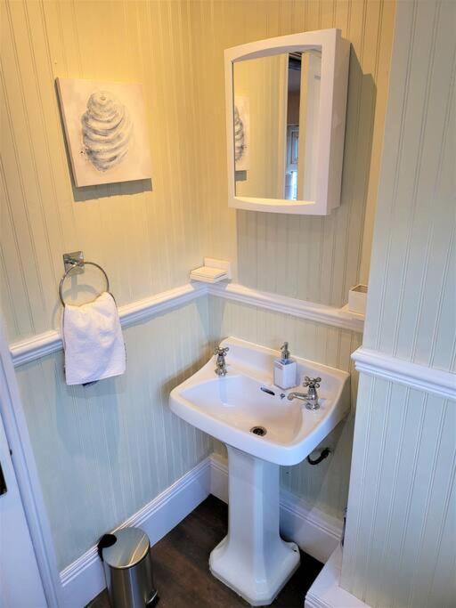 Nice 4-Bedroom Vacation Home With Indoor Fireplace Wellington  Eksteriør bilde